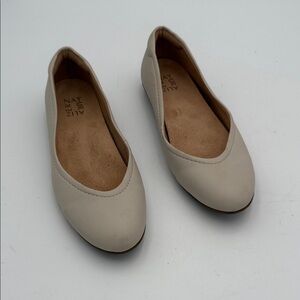 Naturalizer Elegant Cream Flats loafers shoes women 9M slip casual vegan leather
